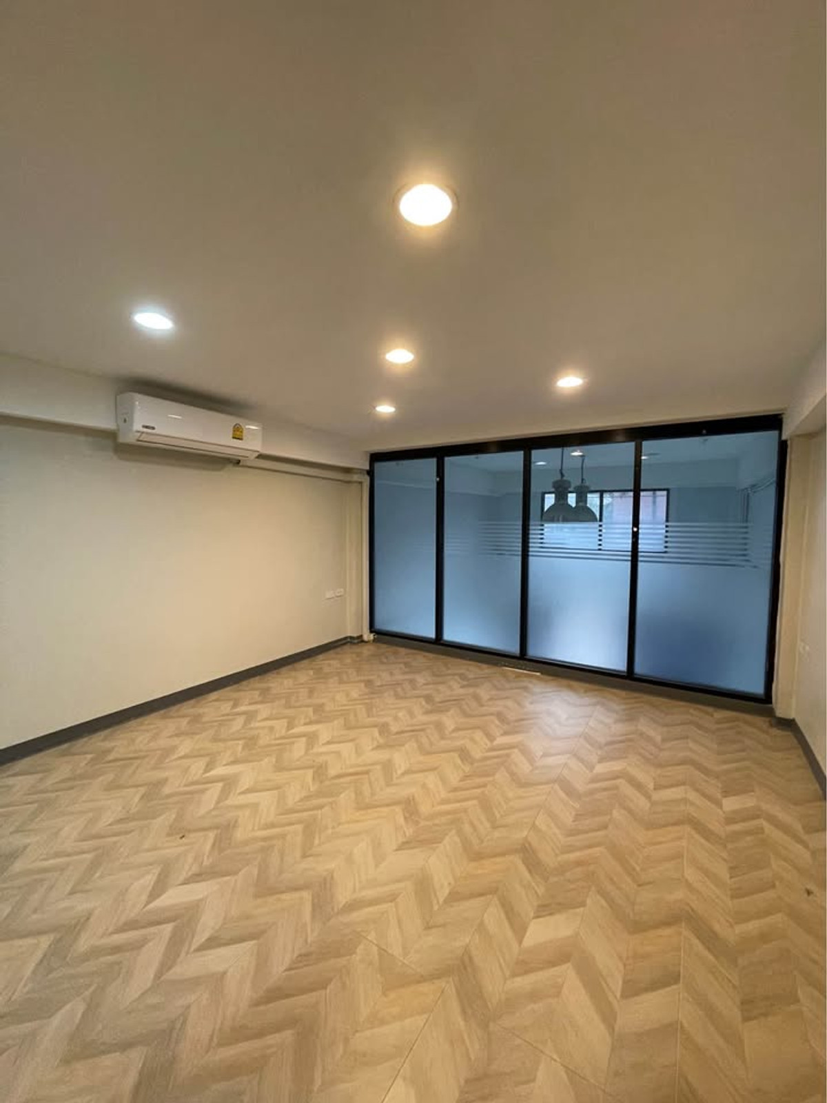 ให้เช่าบ้านสะพานควาย จตุจักร : Home Office + Warehouse ใกล้สวนจตุจักร รถไฟฟ้าใต้ดิน เข้าออกถนนได้ 3 เส้น 