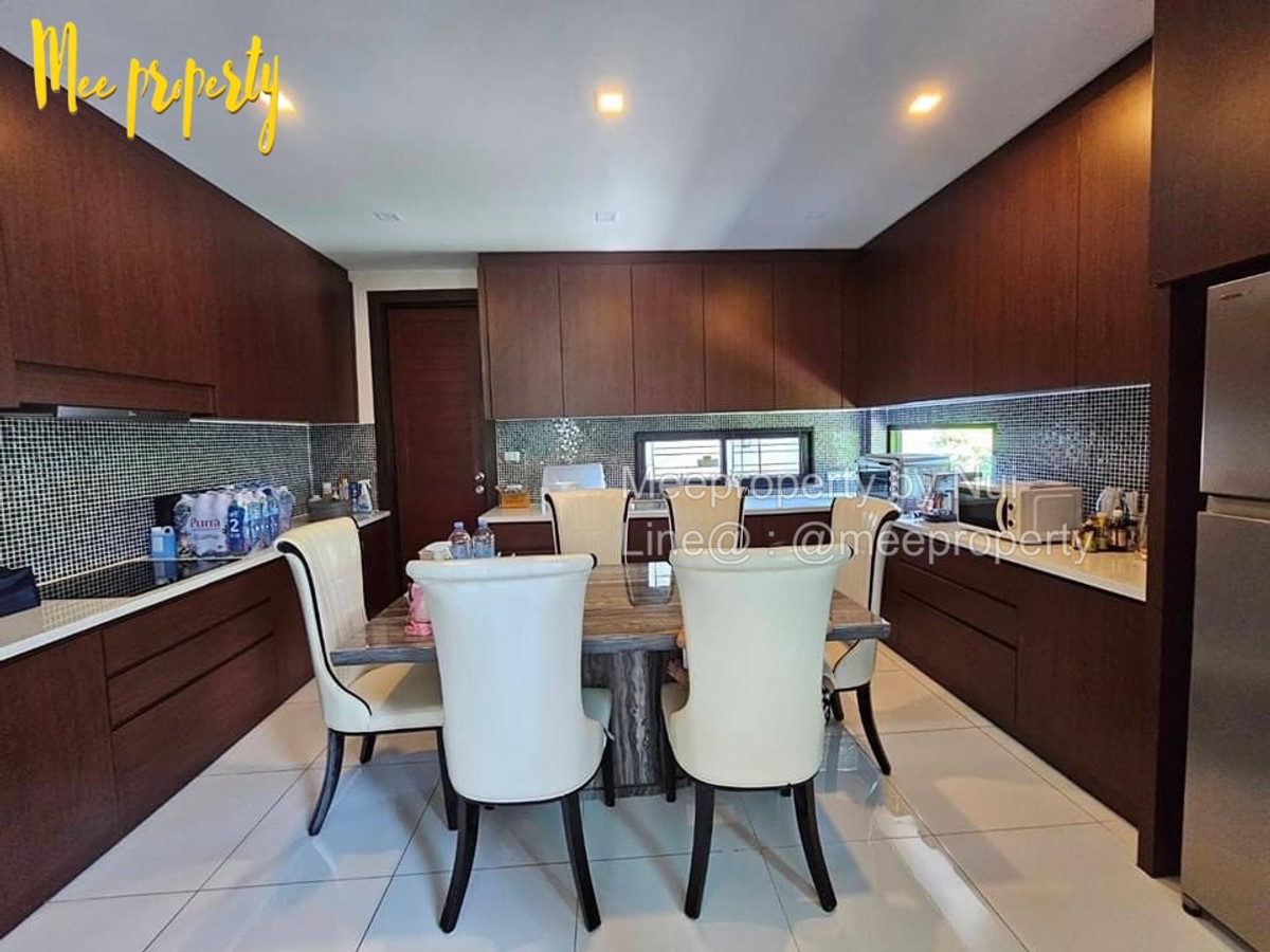 ให้เช่าบ้านพัทยา บางแสน ชลบุรี สัตหีบ : #ให้เช่า  บ้านเดี่ยวสไตล์โมเดิร์นทรอปิคอล 2 ชั้น วิวเขา ขนาดที่ดิน 115 ตร.ว. พื้นที่ใช้สอย 330 ตร.ม.📍 หมู่บ้านนาคราทรัพย์ (ศรีราชา) ใกล้อ่างเก็บน้ำบางพระ  ME-241