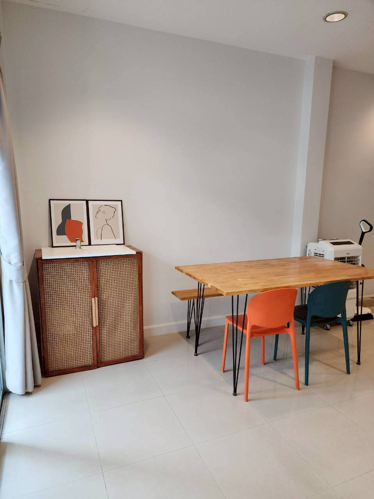 For SaleTownhomeThaphra, Talat Phlu, Wutthakat : 3-story townhome in the heart of Sathorn-Taksin area, near BTS Wutthakat.