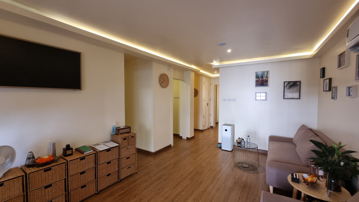 For RentRetail SpaceSukhumvit, Asoke, Thonglor : For rent, Spa Thonglor, a 3-story townhouse, size 400 sq m.