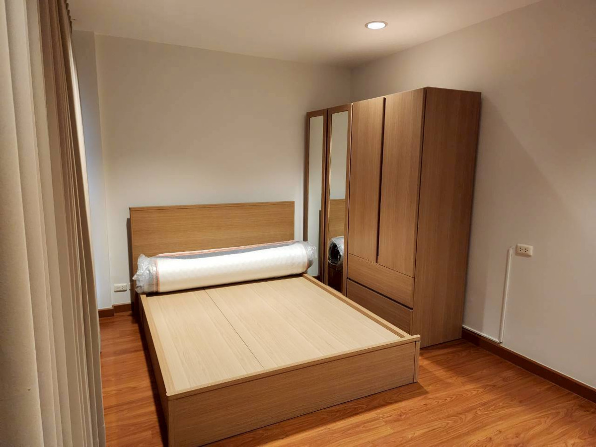 For SaleTownhomeThaphra, Talat Phlu, Wutthakat : 3-story townhome in the heart of Sathorn-Taksin area, near BTS Wutthakat.