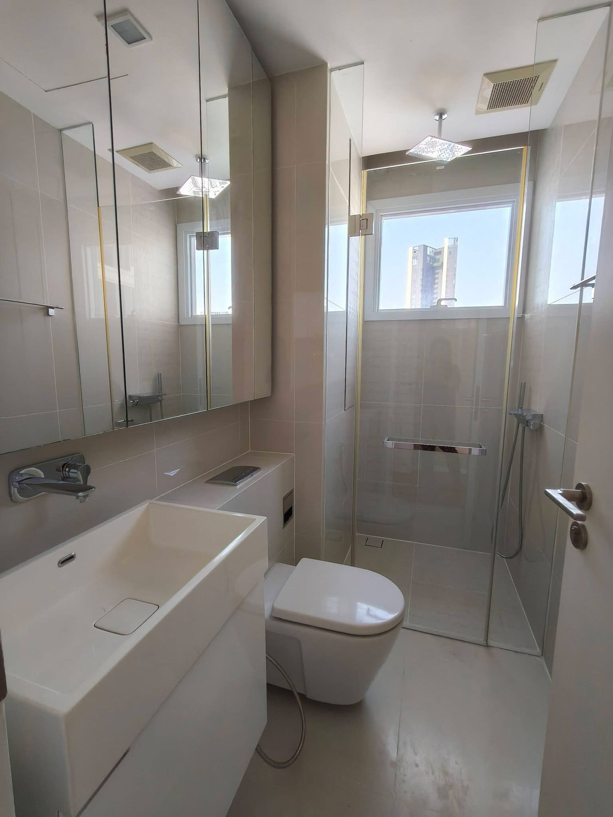 ให้เช่าคอนโดลาดพร้าว เซ็นทรัลลาดพร้าว : ให้เช่า 🔥 The Saint Residences 🔥 ใกล้ MRT พหลโยธิน เฟอร์นิเจอร์ และ เครื่องใช้ไฟฟ้าครบ 