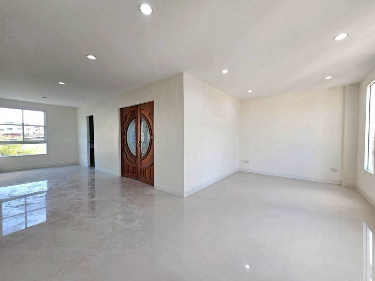 For SaleTownhomeEakachai, Bang Bon : For Sale Townhouse/Townhome  , The Betto , MRT-Phasi Charoen , Khwaeng Khlong Bang Phran , Bang Bon , Bangkok , CX-138811