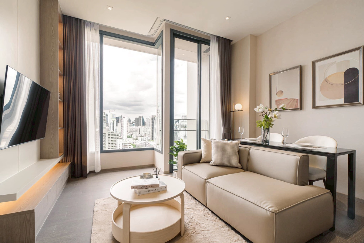 ให้เช่าคอนโดสุขุมวิท อโศก ทองหล่อ : 🏞️ GT16157 |  คอนโดหรูที่ The Esse Asoke เดินทางสะดวก มีรถรับส่ง ห้องแต่งสวยมาก เฟอร์นิเจอร์ครบ พร้อมเข้าอยู่!!