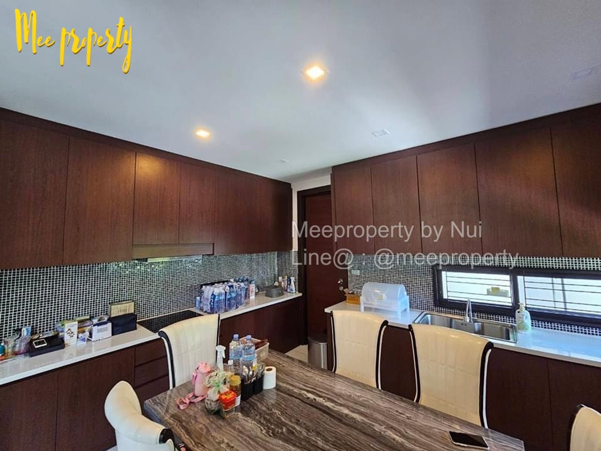 ให้เช่าบ้านพัทยา บางแสน ชลบุรี สัตหีบ : #ให้เช่า  บ้านเดี่ยวสไตล์โมเดิร์นทรอปิคอล 2 ชั้น วิวเขา ขนาดที่ดิน 115 ตร.ว. พื้นที่ใช้สอย 330 ตร.ม.📍 หมู่บ้านนาคราทรัพย์ (ศรีราชา) ใกล้อ่างเก็บน้ำบางพระ  ME-241