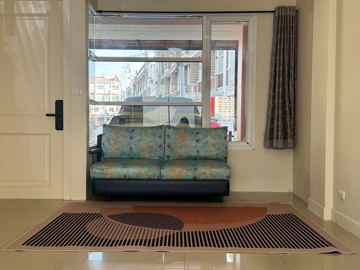 For RentHome OfficeKaset Nawamin,Ladplakao : 3-story home office, good location, beautifully decorated, for rent in Pradit Manutham-Nawamin area. Near The Walk Kaset-Nawamin only 600 meters.