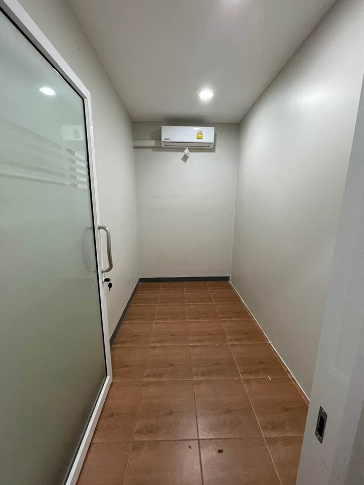 ให้เช่าบ้านลาดพร้าว เซ็นทรัลลาดพร้าว : ทาวน์โฮม 5 ชั้น เหมาะทำออฟฟิศ ถนนลาดพร้าวซอย 18 ใกล้ MRTลาดพร้าว 