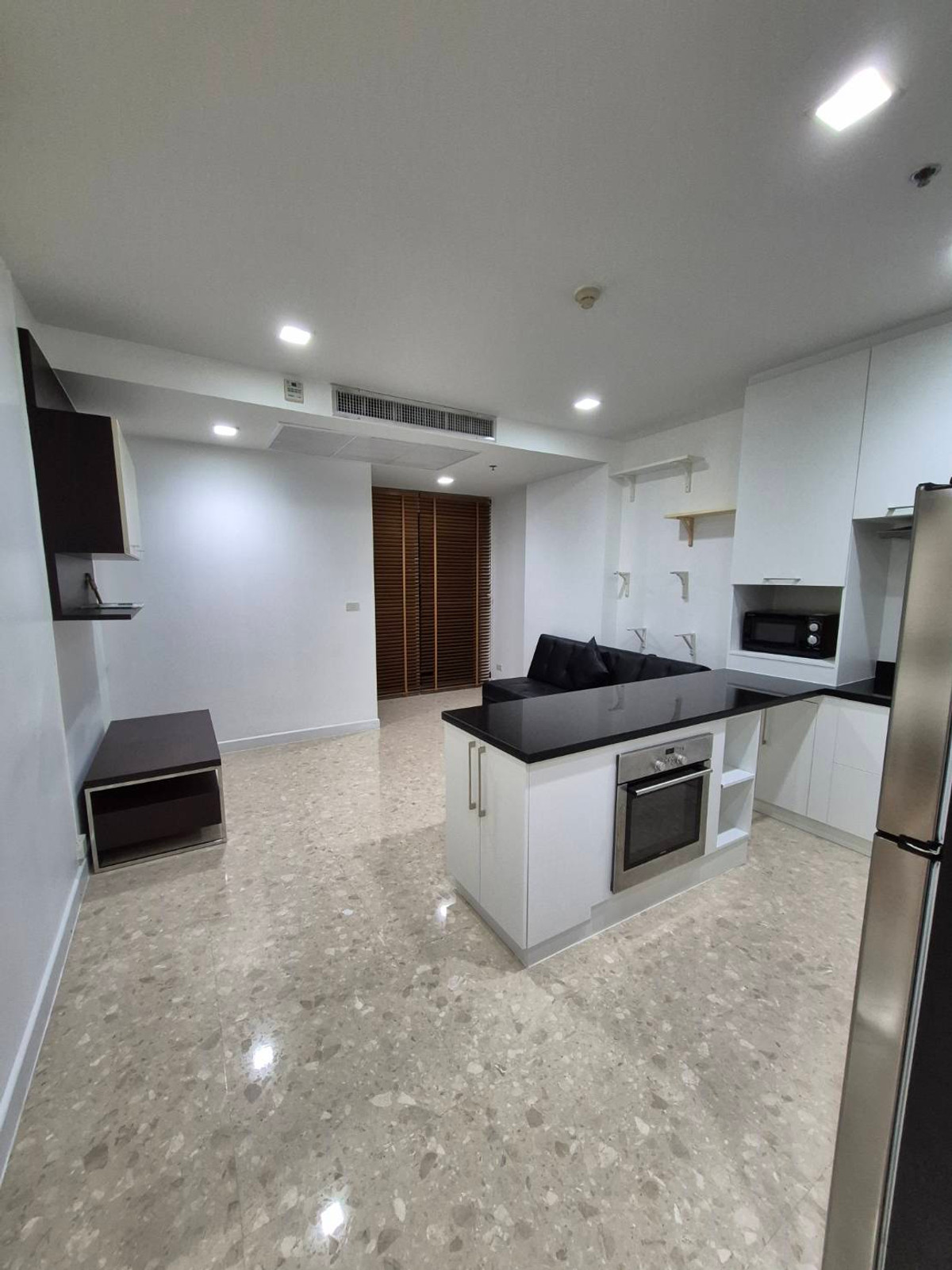 For SaleCondoSukhumvit, Asoke, Thonglor : Large condo for sale There is a connection to BTS Ekkamai. The best location in Ekkamai Best price! Room in good condition, ready to move in