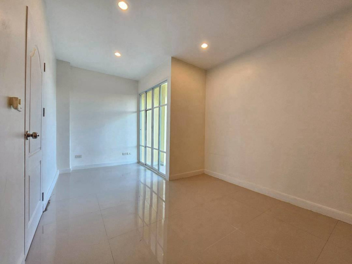 For SaleTownhomeEakachai, Bang Bon : For Sale Townhouse/Townhome  , The Betto , MRT-Phasi Charoen , Khwaeng Khlong Bang Phran , Bang Bon , Bangkok , CX-138811