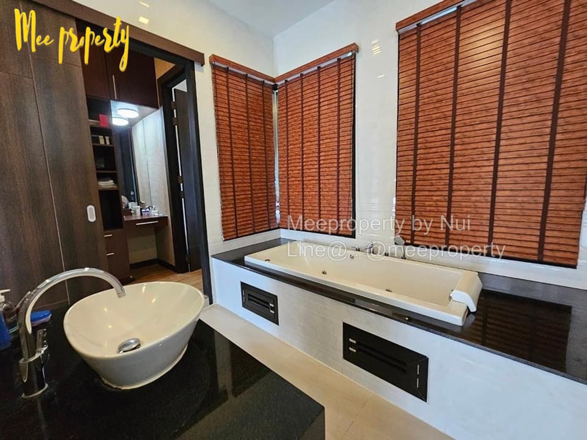 ให้เช่าบ้านพัทยา บางแสน ชลบุรี สัตหีบ : #ให้เช่า  บ้านเดี่ยวสไตล์โมเดิร์นทรอปิคอล 2 ชั้น วิวเขา ขนาดที่ดิน 115 ตร.ว. พื้นที่ใช้สอย 330 ตร.ม.📍 หมู่บ้านนาคราทรัพย์ (ศรีราชา) ใกล้อ่างเก็บน้ำบางพระ  ME-241