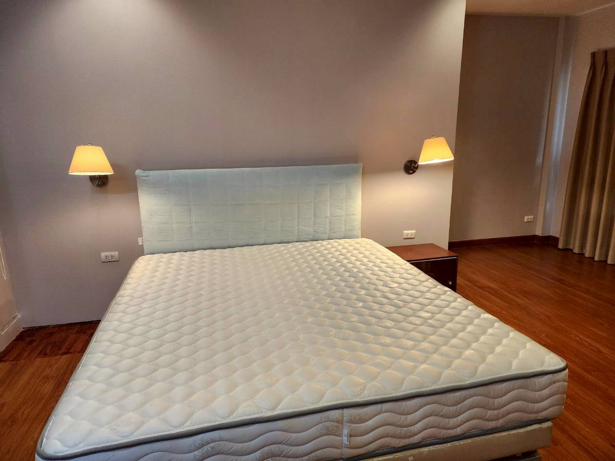 For SaleTownhomeThaphra, Talat Phlu, Wutthakat : 3-story townhome in the heart of Sathorn-Taksin area, near BTS Wutthakat.