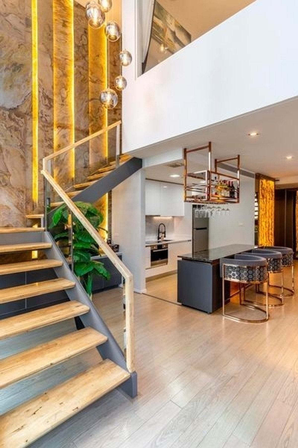 ให้เช่าคอนโดสุขุมวิท อโศก ทองหล่อ : 🔥 GT15722 | The Room Sukhumvit 21 ทำเลทอง อโศก