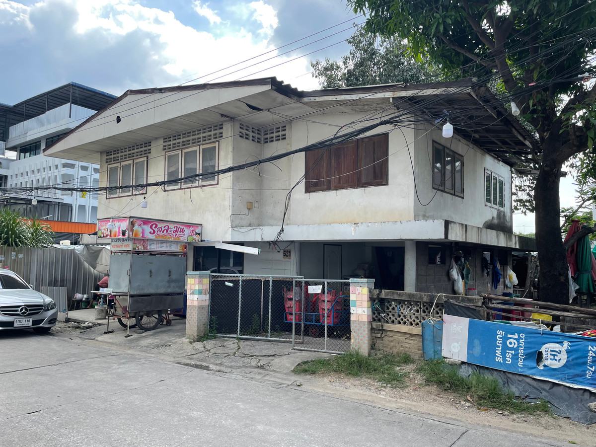 For SaleLandBang kae, Phetkasem : Empty land for sale, Soi Yaem Chaeng, behind Bang Chak gas station.