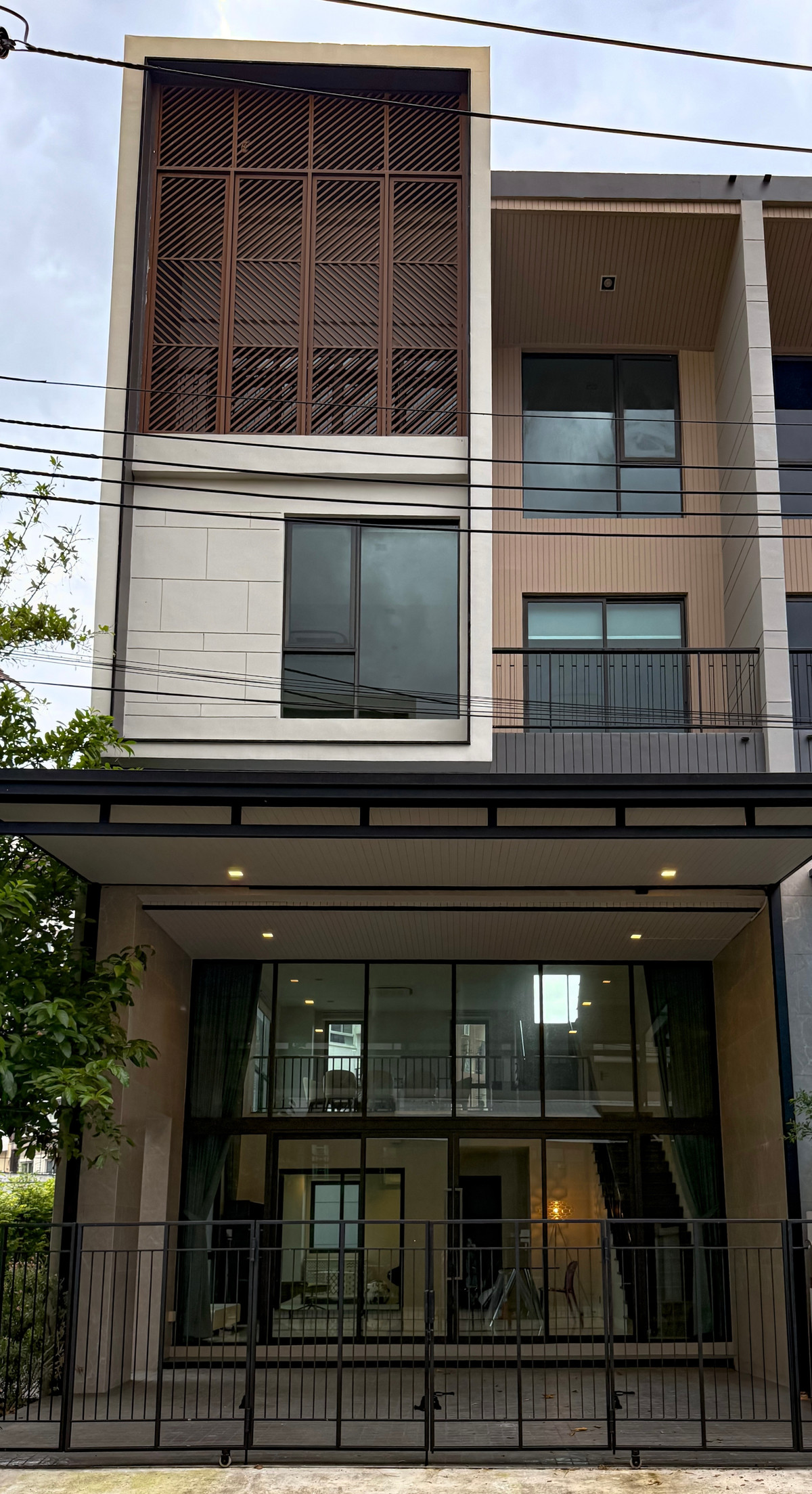 For RentHome OfficeLadprao101, Happy Land, The Mall Bang Kapi : Headquarters Ekamai - Ladprao / 4 Bedrooms (FOR RENT) TPM320