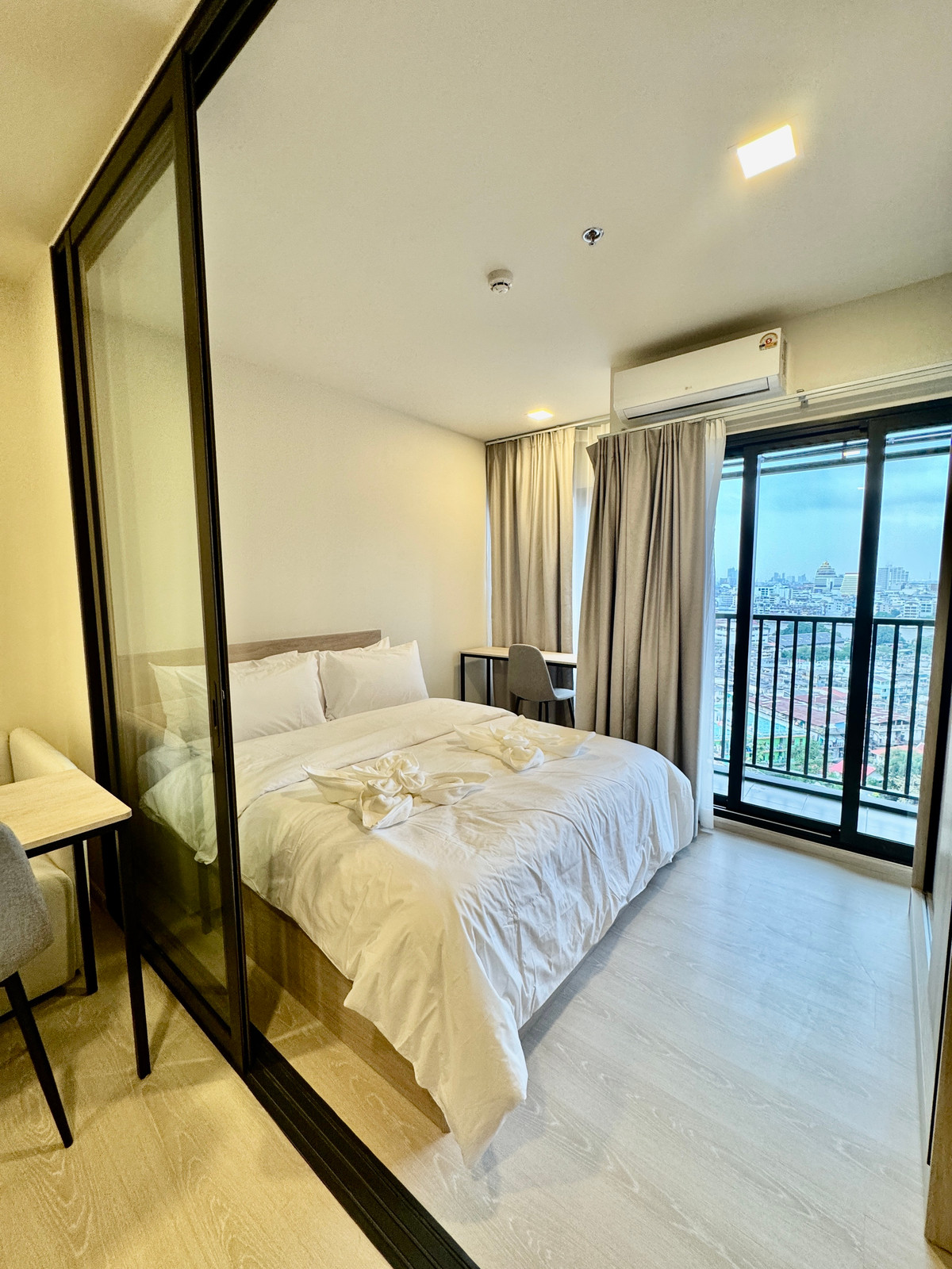 For RentCondoWongwianyai, Charoennakor : For rent Flo by Sansiri 1 bedroom - Available for Rent
