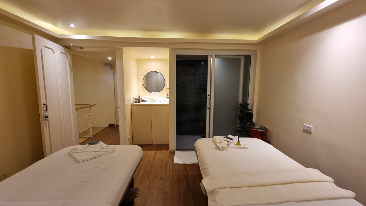 For RentRetail SpaceSukhumvit, Asoke, Thonglor : For rent, Spa Thonglor, a 3-story townhouse, size 400 sq m.