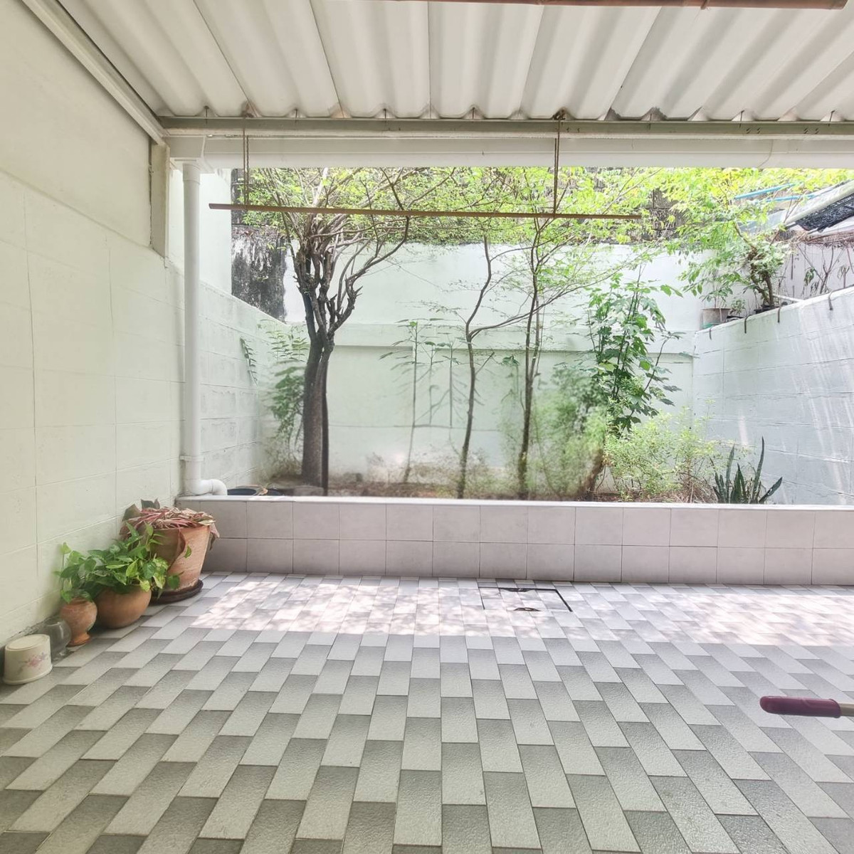 ขายทาวน์โฮมรามคำแหง หัวหมาก : ทาวน์เฮ้าส์สภาพดี ติดรถไฟฟ้าศรีกรีฑาระยะเดิน 500 เมตร  ใกล้โรงพยาบาลสมิติเวช ศรีนครินทร์ 🚶