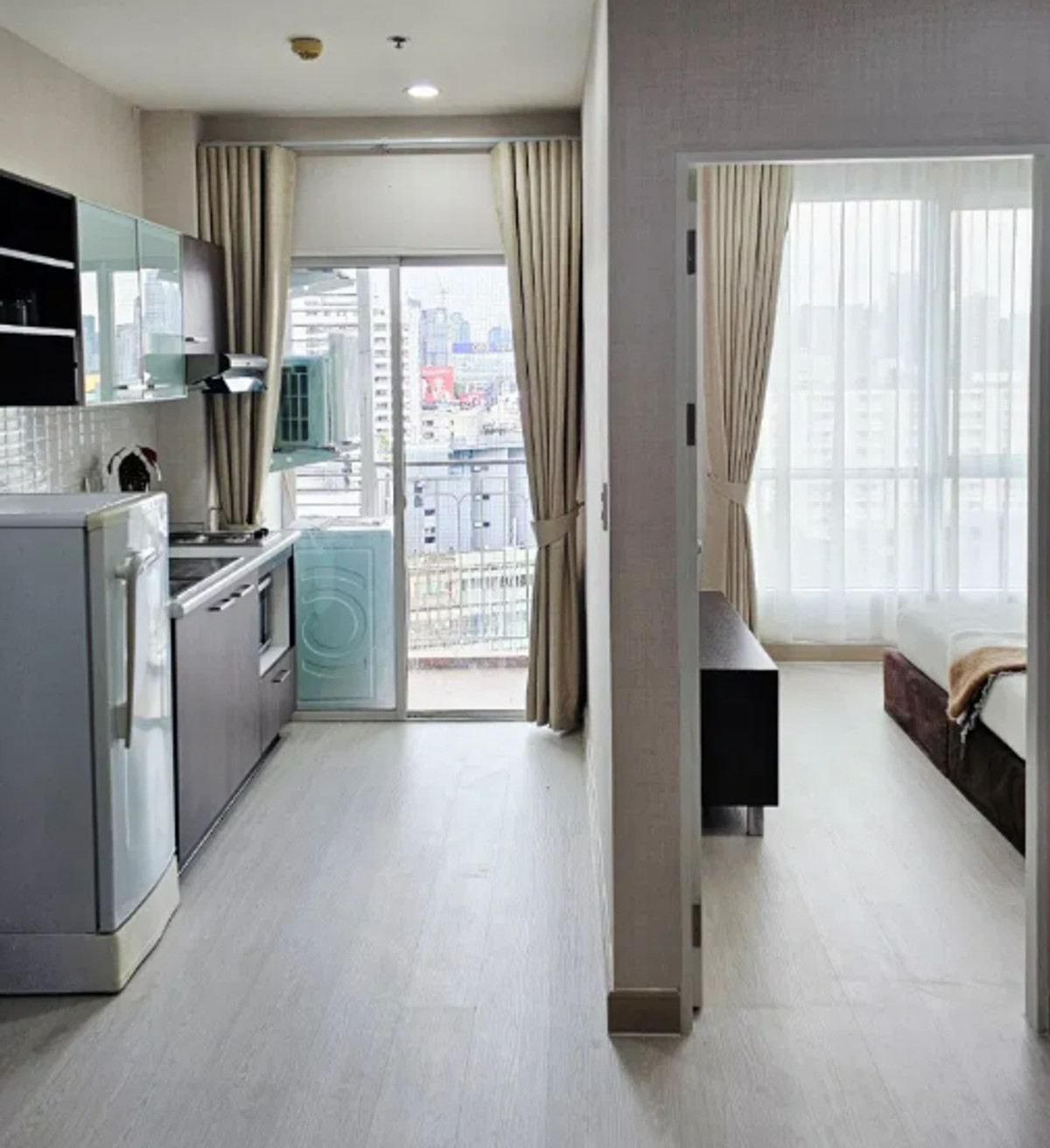 ขายคอนโดราชเทวี พญาไท : The Complete Ratchaprarob 35 sq.m. please add Line ID @806qphgn O8415O5483