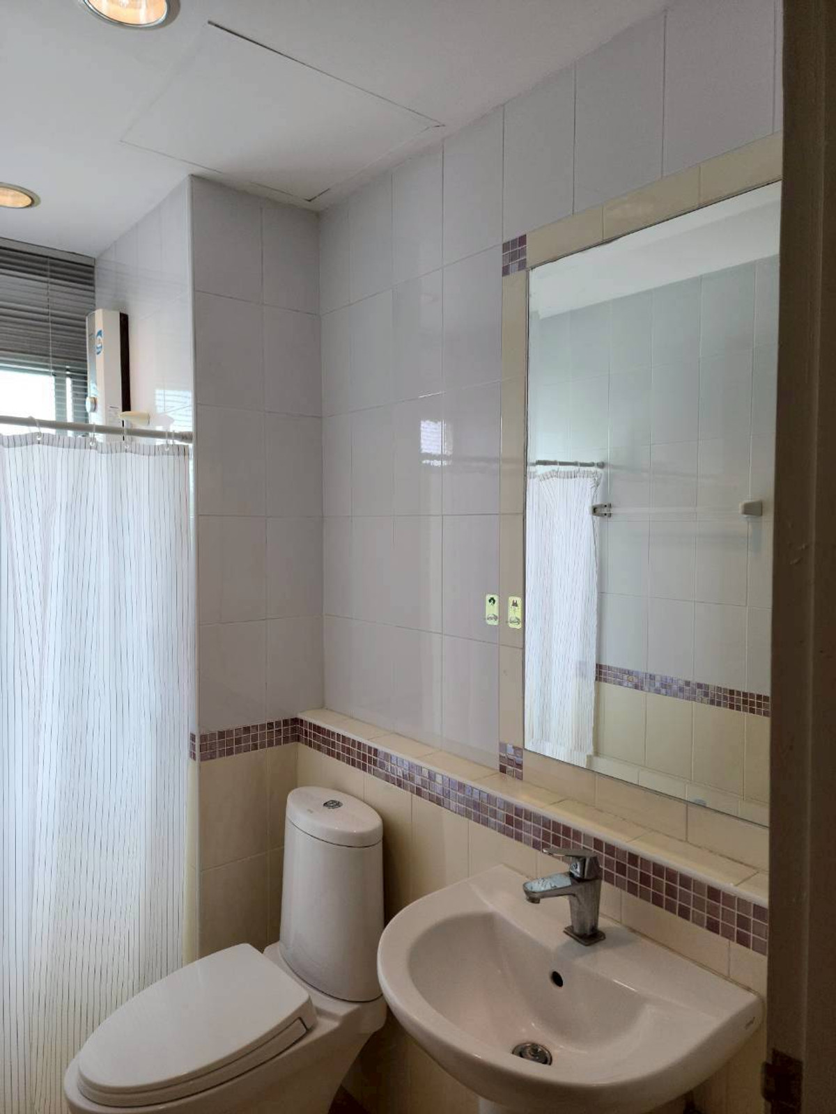 For SaleTownhomeThaphra, Talat Phlu, Wutthakat : 3-story townhome in the heart of Sathorn-Taksin area, near BTS Wutthakat.