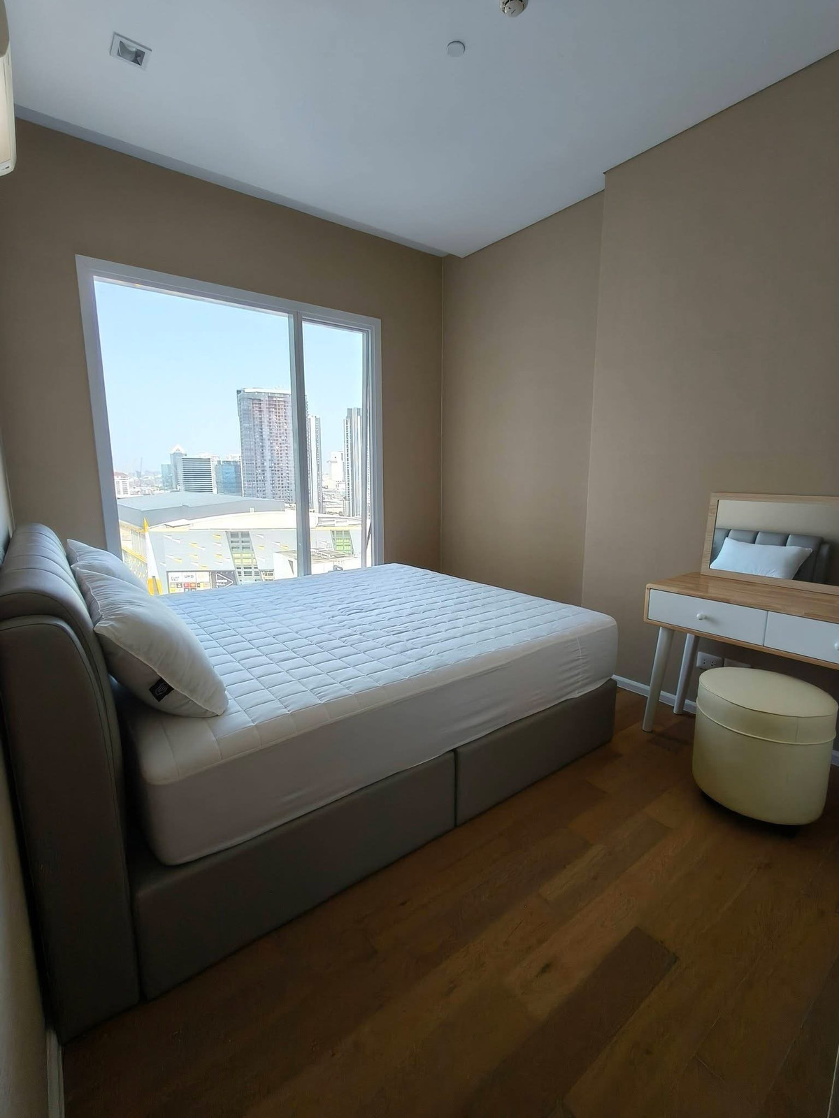 ให้เช่าคอนโดลาดพร้าว เซ็นทรัลลาดพร้าว : ให้เช่า 🔥 The Saint Residences 🔥 ใกล้ MRT พหลโยธิน เฟอร์นิเจอร์ และ เครื่องใช้ไฟฟ้าครบ 