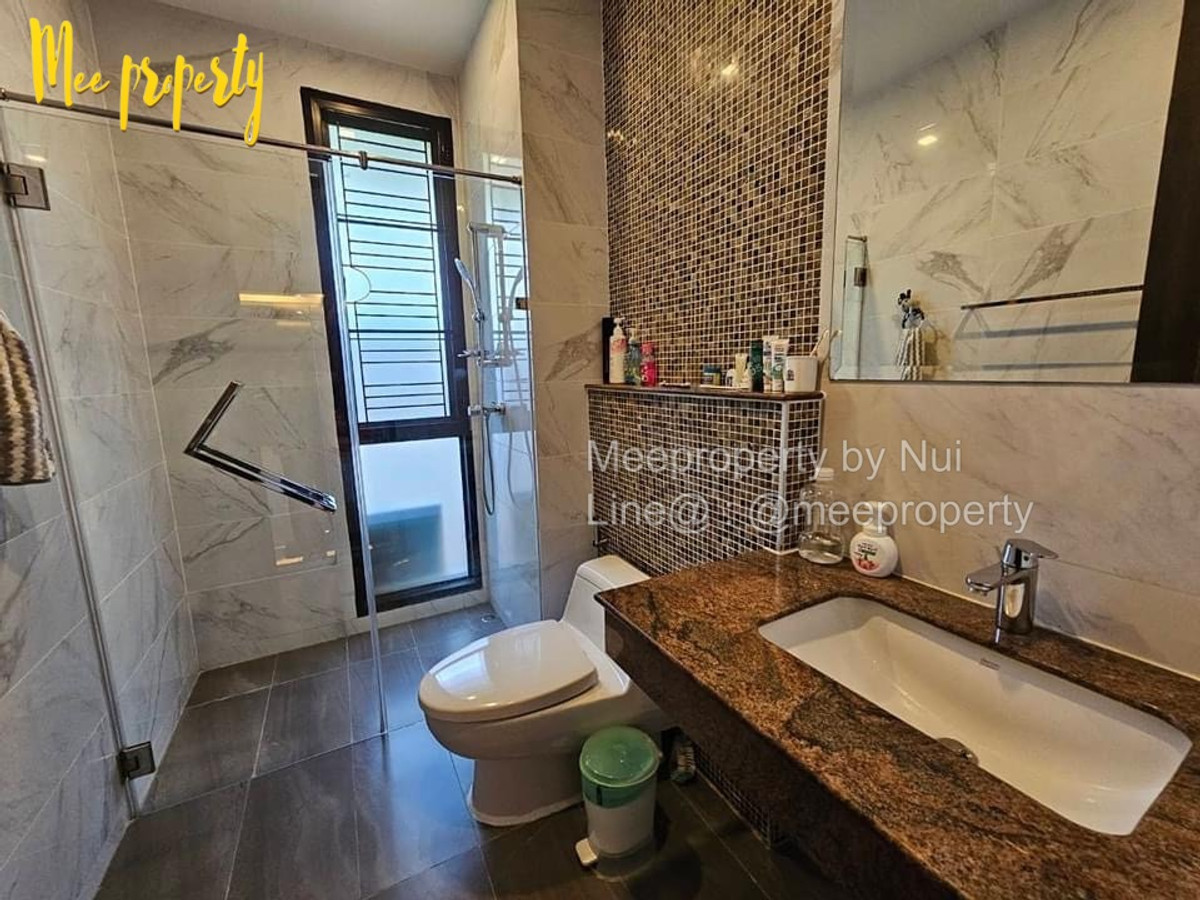 ให้เช่าบ้านพัทยา บางแสน ชลบุรี สัตหีบ : #ให้เช่า  บ้านเดี่ยวสไตล์โมเดิร์นทรอปิคอล 2 ชั้น วิวเขา ขนาดที่ดิน 115 ตร.ว. พื้นที่ใช้สอย 330 ตร.ม.📍 หมู่บ้านนาคราทรัพย์ (ศรีราชา) ใกล้อ่างเก็บน้ำบางพระ  ME-241