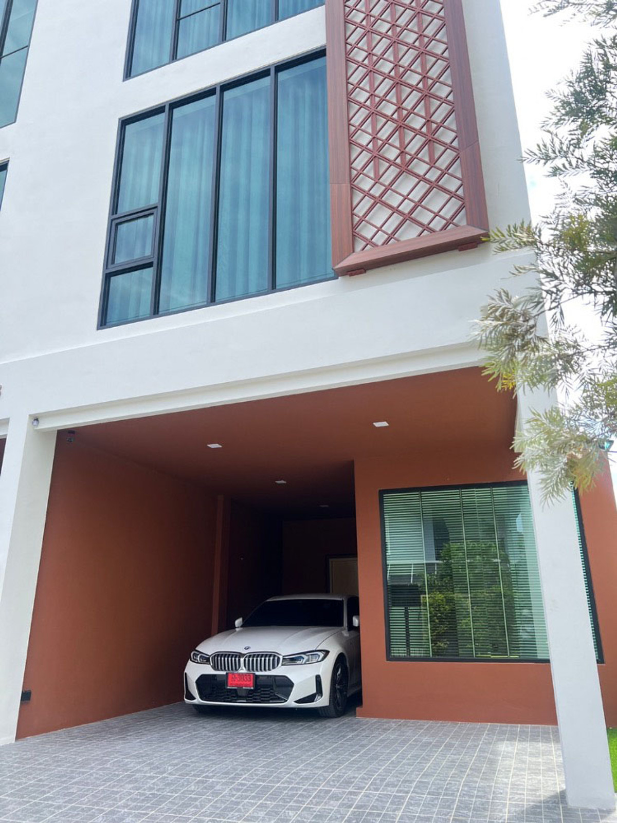 For RentHome OfficeYothinpattana,CDC : 4-story home office, good location, beautifully decorated, for rent in Ramintra-Nakniwat area. Near Paolo Hospital Chokchai 4, only 1.8 km.