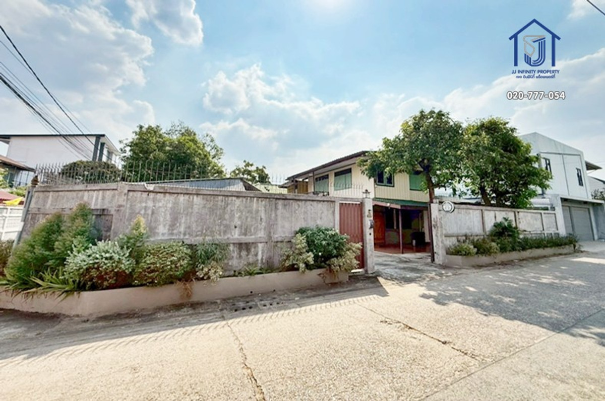 For SaleHouseLadprao101, Happy Land, The Mall Bang Kapi : Single house for sale, 99 square wah, Chokchai 4 Road, Soi 84, corner house, near Ramindra Expressway.