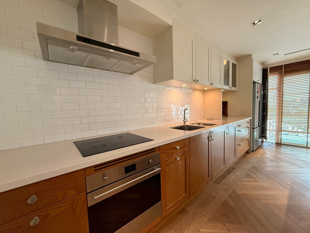 ขายคอนโดสุขุมวิท อโศก ทองหล่อ : คอนโดหรูห้องใหญ่ 2 ห้องนอน ที่ La Vie En Rose Sukhumvit 36, Contact 062-496-6454