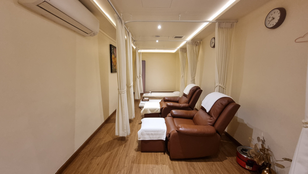 For RentRetail SpaceSukhumvit, Asoke, Thonglor : For rent, Spa Thonglor, a 3-story townhouse, size 400 sq m.