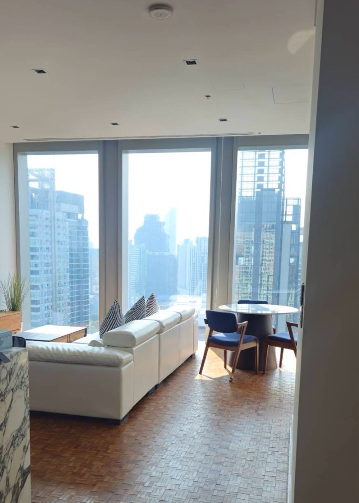 ขายคอนโดสาทร นราธิวาส : Great deal⚡️The Ritz Carlton residences 2bed 3bath 135 Sq.m. Newly renovated for sale at Only 42mb. 