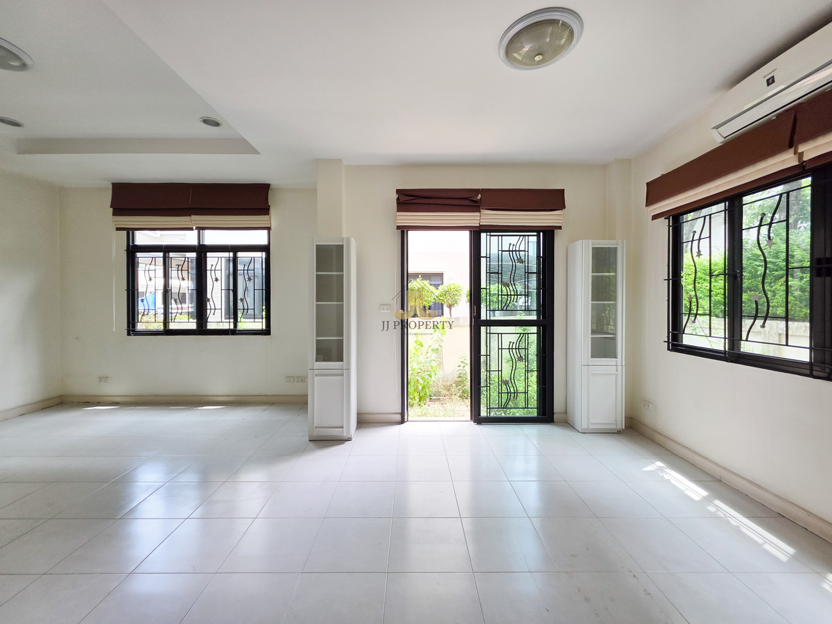 For SaleHouseSeri Thai, Ramkhamhaeng Nida : Single house in the Seri Thai area, near the expressway, Synphaet Hospital. Fashion Island Mall