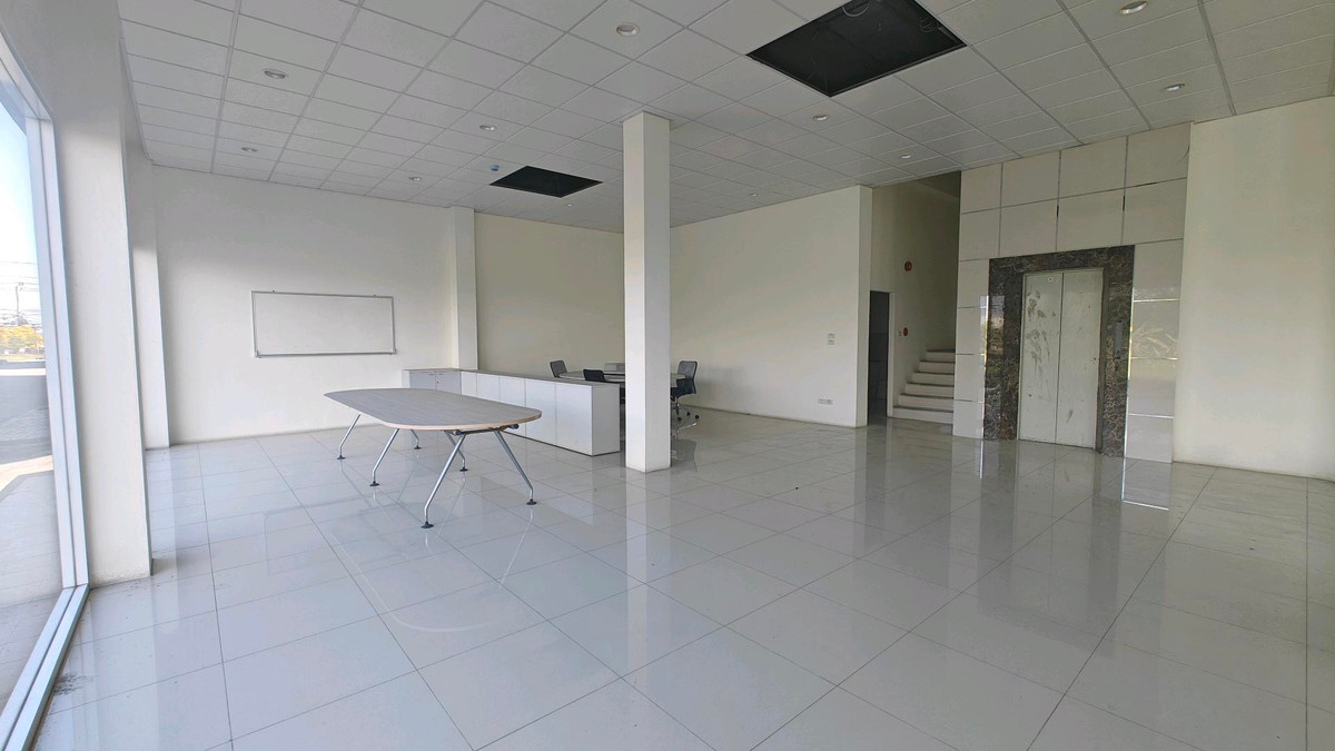 For SaleShop HouseSamut Prakan,Samrong : 5.5-story office building for sale, next to Bang Phli King Kaew Road, Samut Prakan.