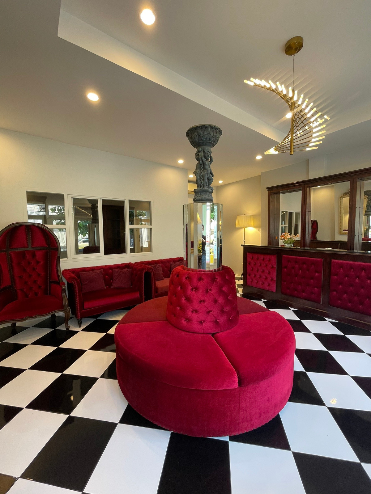 For RentShop HousePattanakan, Srinakarin : 3-story commercial building, potential location next to the main road, size 26 square meters, beautifully decorated, ready for use, suitable for entrepreneurs who want to open a business or use it as a home office. Can register a company.