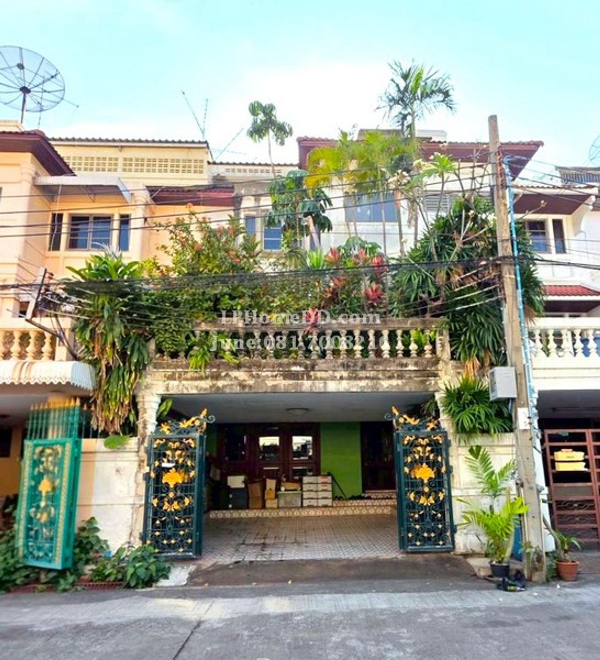 ขายทาวน์โฮมพระราม 3 สาธุประดิษฐ์ : ขายถูก บ้านศรีกรุง พระราม 3 ทาวน์โฮม 3 ชั้น พร้อมชั้นลอยดาดฟ้า 38.8 ตร.ว. บ้านพร้อมอยู่ พื้นที่ใช้สอยเยอะ บิวท์อินทั้งหลัง ทำเลดี เดินทางสะดวก โครงการติดถนนพระราม 3 ซอย 71  ใกล้เซ็นทรัล พระราม 3 ใกล้จุดขึ้น-ลงทางด่วน