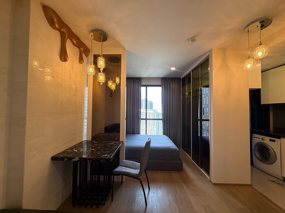 For RentCondoSiam Paragon ,Chulalongkorn,Samyan : 📍 For Rent / For Rent!! Ashton Chula – Silom💥Studio | 25 sq m. | Only 22,000฿✨Beautiful room, good price, ready to move in immediately!📞 Contact: Aomam (Agent) Tel / Line ID : 095-587-1692 WhatsApp : +66 95 587 1692