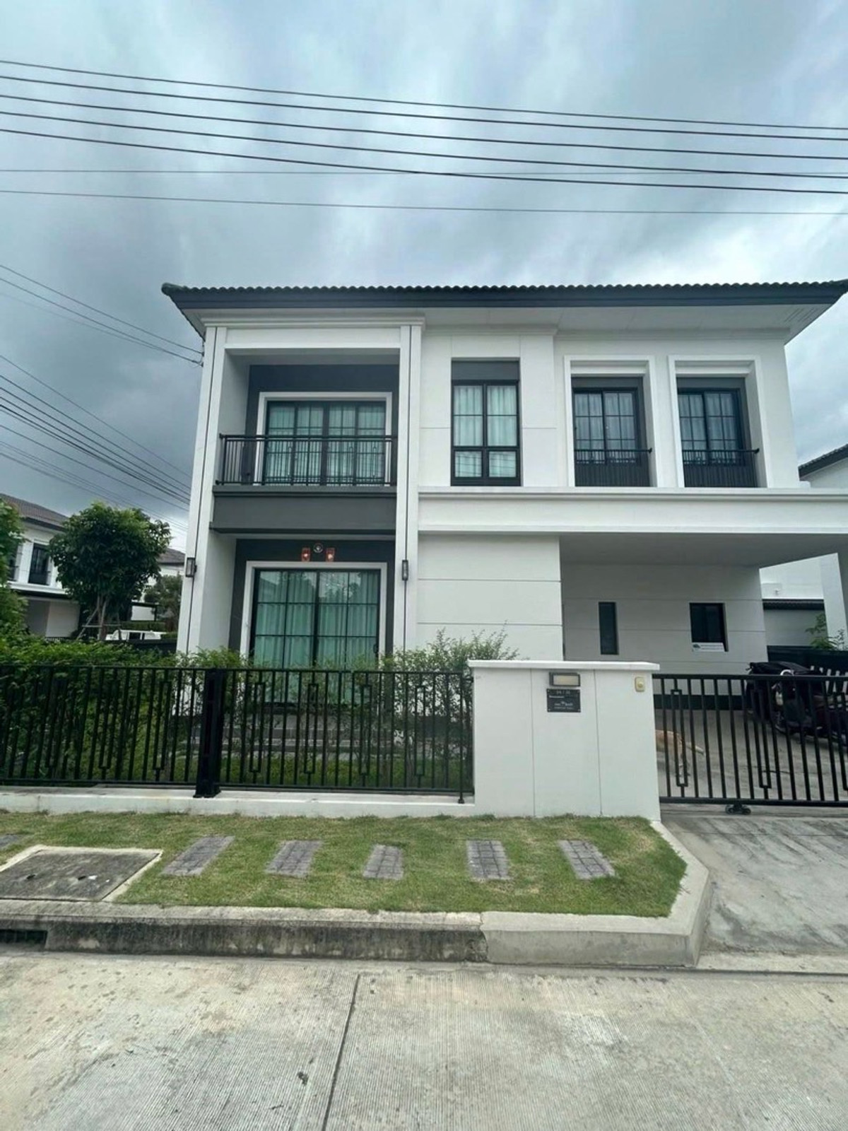 For RentHouseMin Buri, Romklao : THE RICCO Chaturachot 4 bedrooms, 3 bathrooms, 1 separate multi-purpose room, built-in furniture ❤️ Available, hurry.