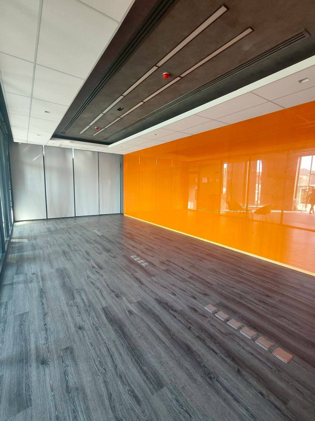 For RentOfficeLadkrabang, Suwannaphum Airport : For rent/sale, 3-story office building with warehouse, 1 rai of land, Phatthana Chonburi Road 3, Krungthep Kreetha New Road. motorway expressway