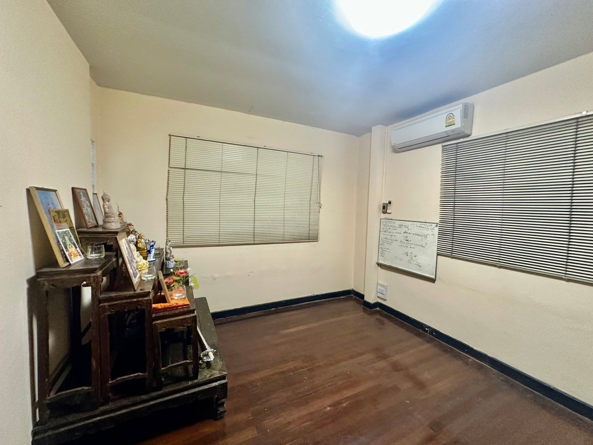 For SaleHousePathum Thani,Rangsit, Thammasat : Single house for sale, Garden Home Village, near Save Wanko Market, K.P.O. intersection, only 7 minutes.