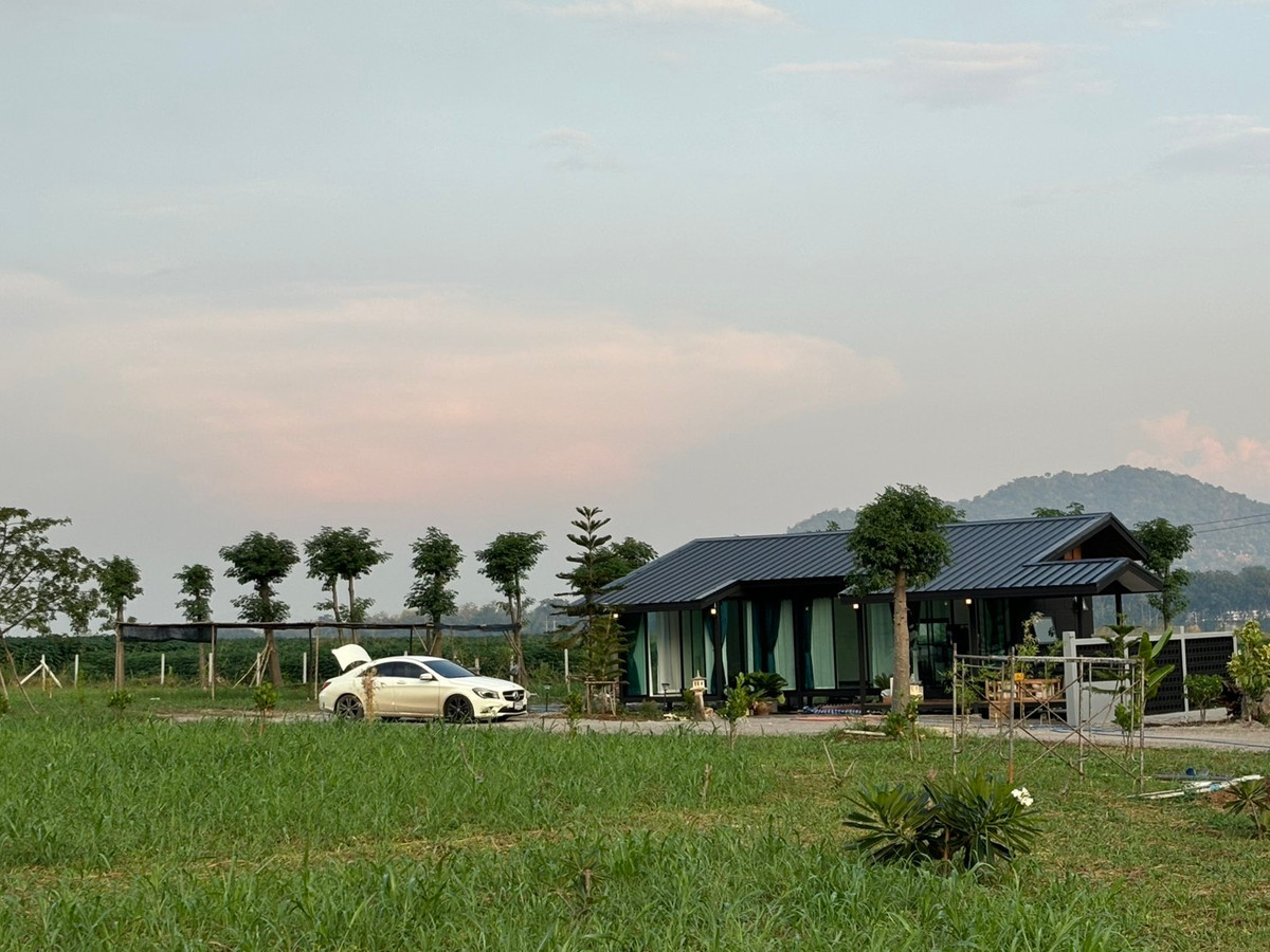 For SaleLandNakhon Sawan : Land for sale 11 rai 3 ngan 71 sq m, Nong Phikun Subdistrict, Tak Fa District, Nakhon Sawan Province. Mountain view, good weather