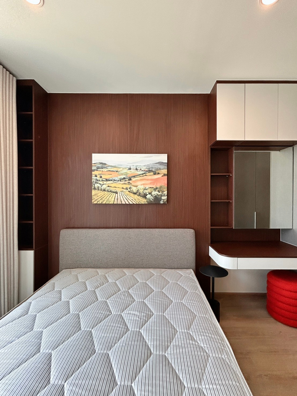 ให้เช่าคอนโดพระราม 9 เพชรบุรีตัดใหม่ RCA : 🌟 ให้เช่า Nue District R9 – คอนโดหรูใจกลางพระราม 9 📍 ทำเล Prime ติด MRT พระราม 9 เพียง 180 เมตร เดินสบายมาก 