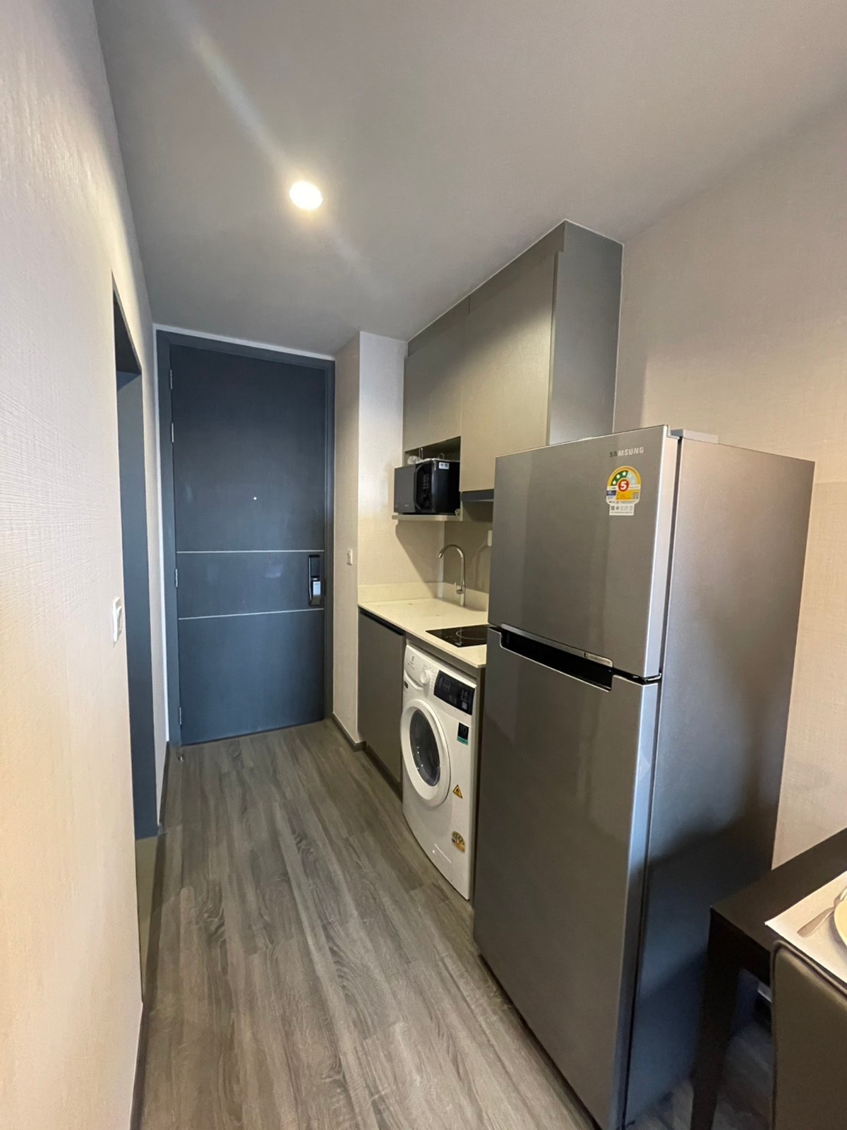 ขายคอนโดราชเทวี พญาไท : ( ถูกเท่าราคาประเมิน!! ) 1 ห้องนอน 30 ตร.ม. IDEO Mobi รางน้ำ คอนโดใกล้ BTS อนุสาวรีย์ชัยฯ ในซอยรางน้ำ