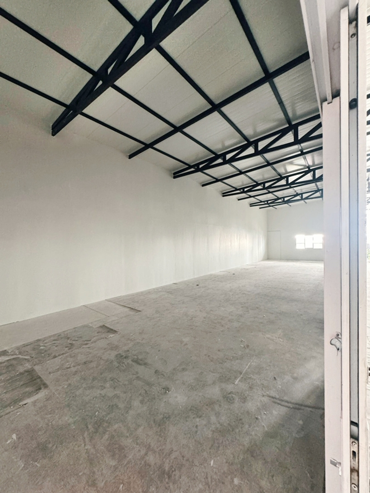 ให้เช่าร้านค้า/ตลาดนัดรัชดา ห้วยขวาง : พื้นที่ให้เช่าเชิงพาณิชย์ MRT ห้วยขวาง ใกล้ M9 Square, สุกี้ตี๋น้อย และสุกี้จินดา