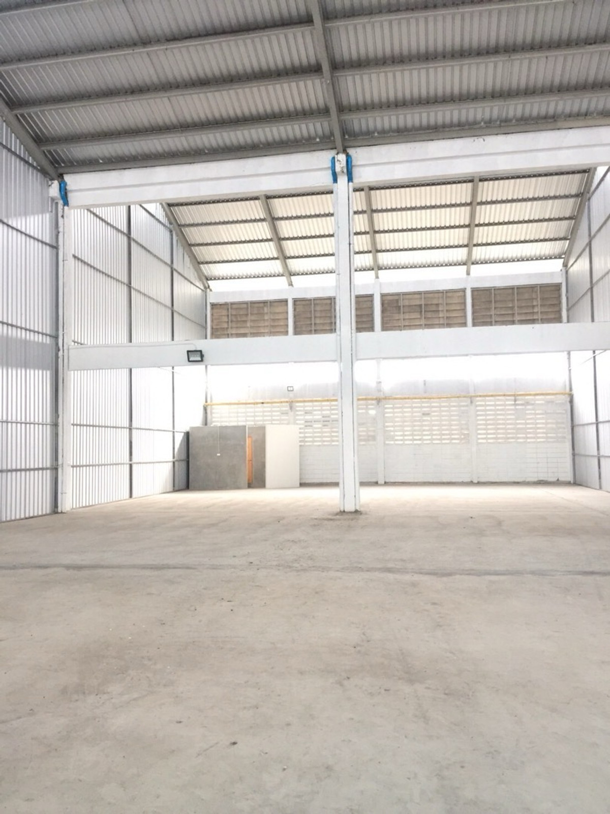 For RentFactorySamut Prakan,Samrong : Factory/warehouse for rent, Bang Pu, near Bang Pu Industrial Estate, size 500 sq m.