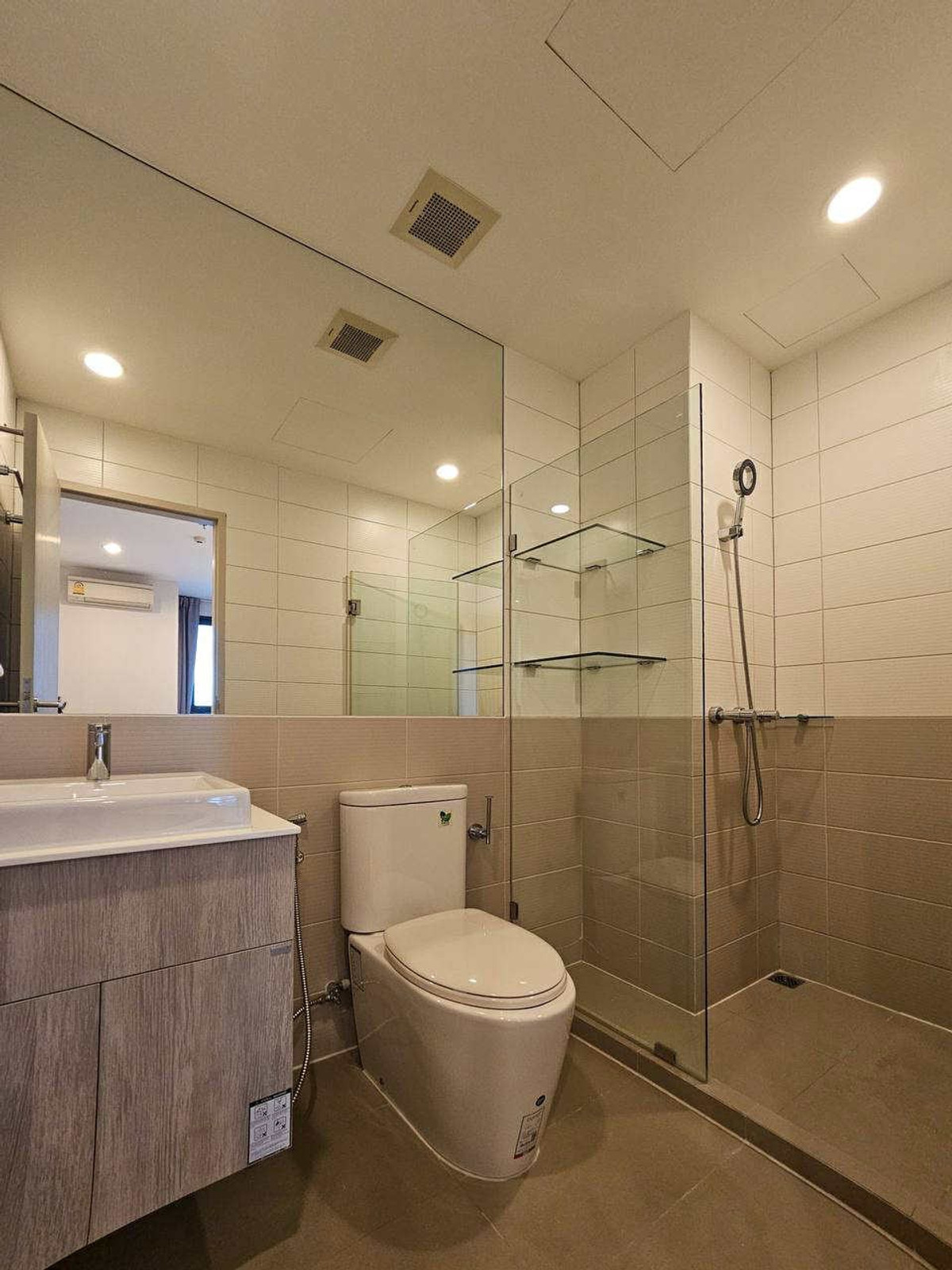 For SaleCondoRatchathewi,Phayathai : Ideo Q Ratchathewi【𝐒𝐄𝐋𝐋 & 𝐑𝐄𝐍𝐓】🔥A bright, airy, and energetic room that makes you feel more active in life!🔥 Contact Line ID: @hacondo