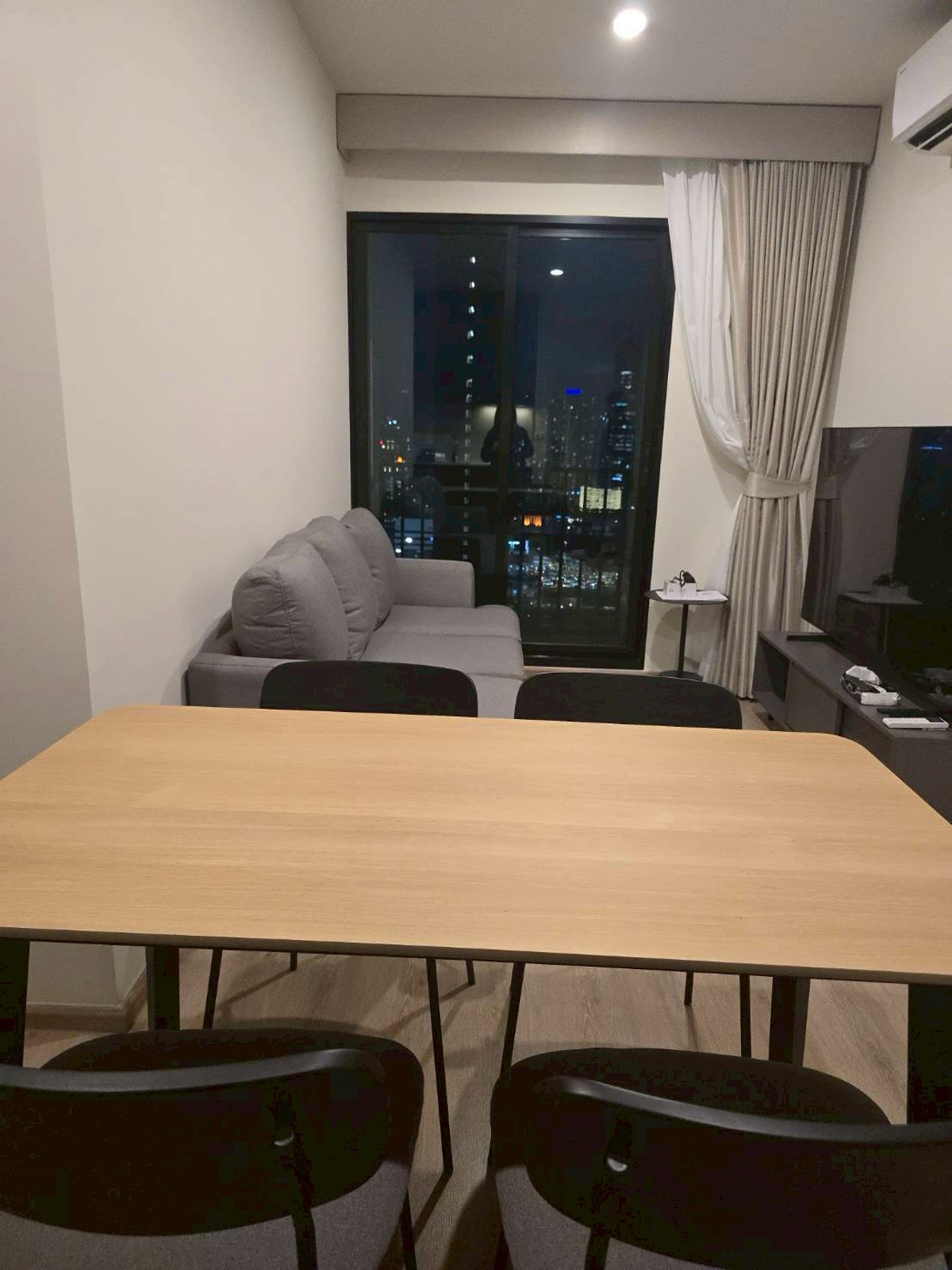 ให้เช่าคอนโดพระราม 9 เพชรบุรีตัดใหม่ RCA : For Rent – NUE District R9 (Luxury Condo in Rama 9 CBD)