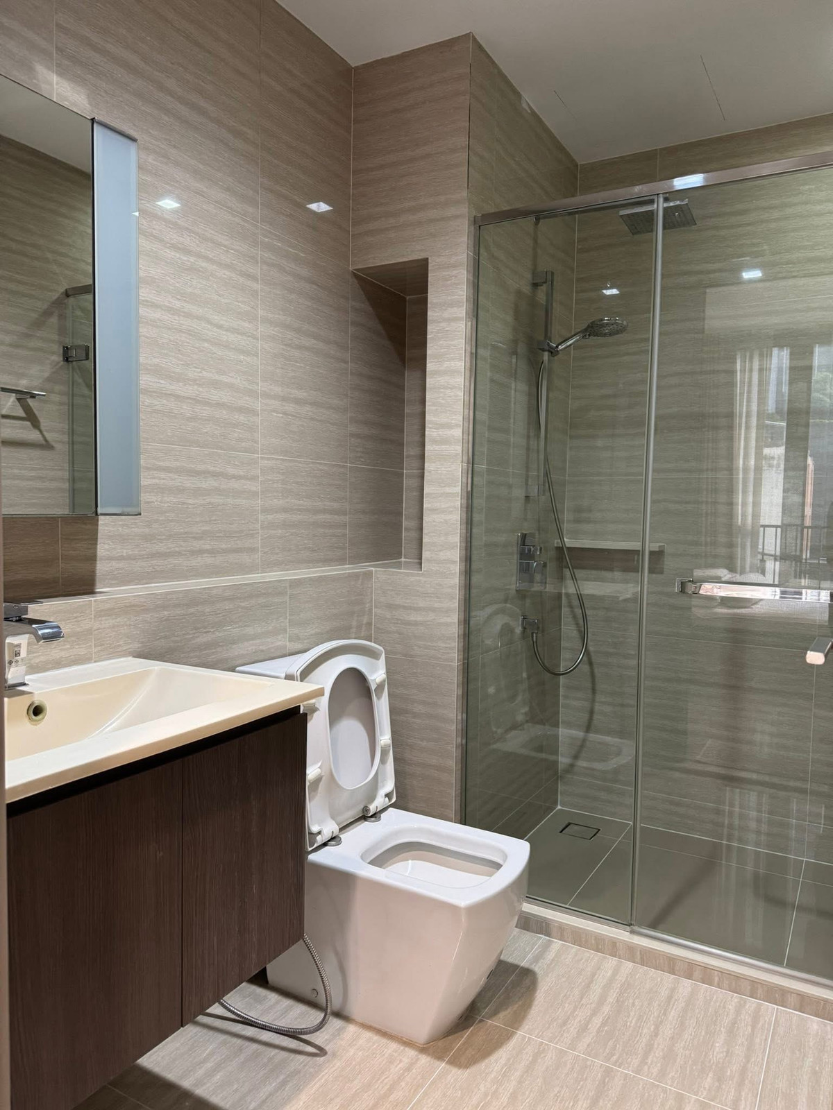 ให้เช่าคอนโดพระราม 9 เพชรบุรีตัดใหม่ RCA : ให้เช่า ✨ The LINE Asoke - Ratchada ✨ เฟอร์นิเจอร์ และ เครื่องใช้ไฟฟ้าครบ ใกล้ MRT พระราม 9