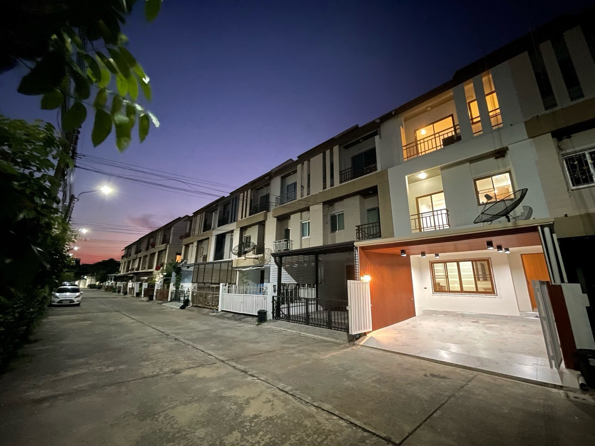 ขายทาวน์โฮมราษฎร์บูรณะ สุขสวัสดิ์ : ✅ ขายบ้านรีโนเวท ฝั่งตรงข้ามไม่ตรงใคร ทิศใต้ ✨3.29 ลบ. เออเบิร์นธารา รีโนเวทแล้ว / รับลมเย็นตลอดปี