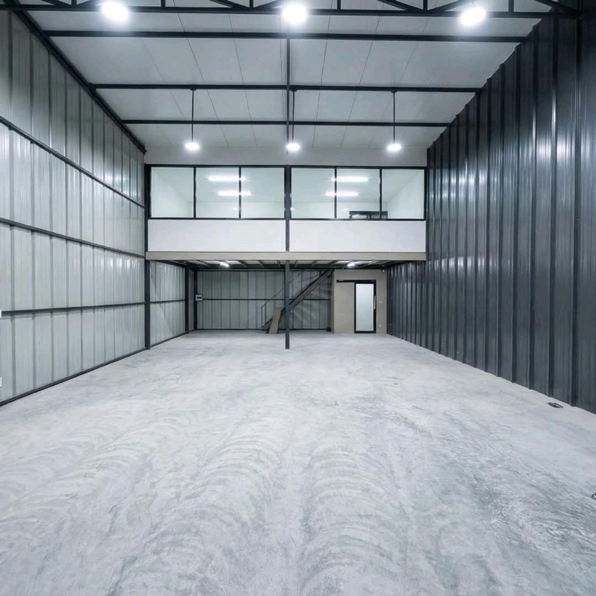 For RentWarehousePattanakan, Srinakarin : 📦 Warehouse with Office for Rent – Phatthanakan, Bangkok
A practical business space for companies, online businesses, and E-commerce operations