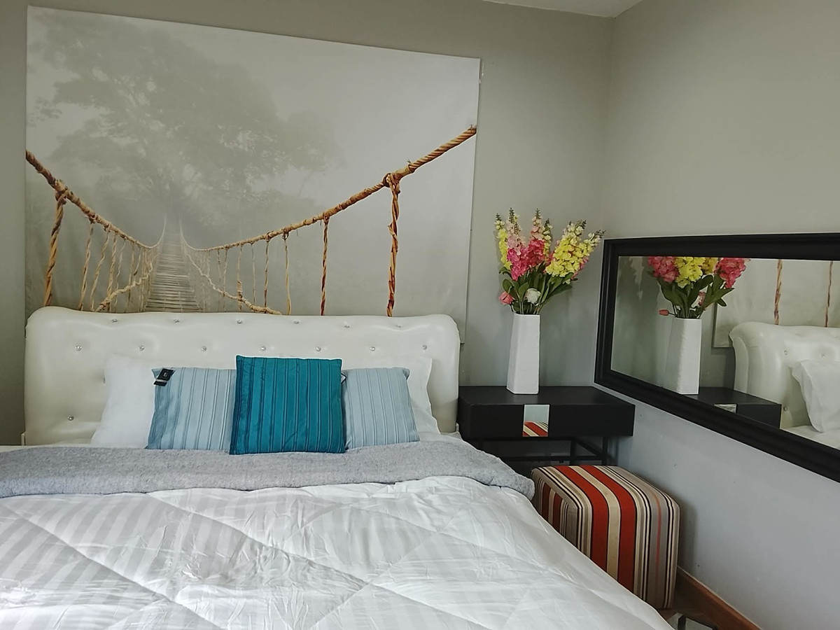 For RentTownhomePattanakan, Srinakarin : 🌈 Townhome for Rent – Villette lite Phatthanakan 38
Excellent location near the swimming pool and garden, offering a pleasant and peaceful living environment.