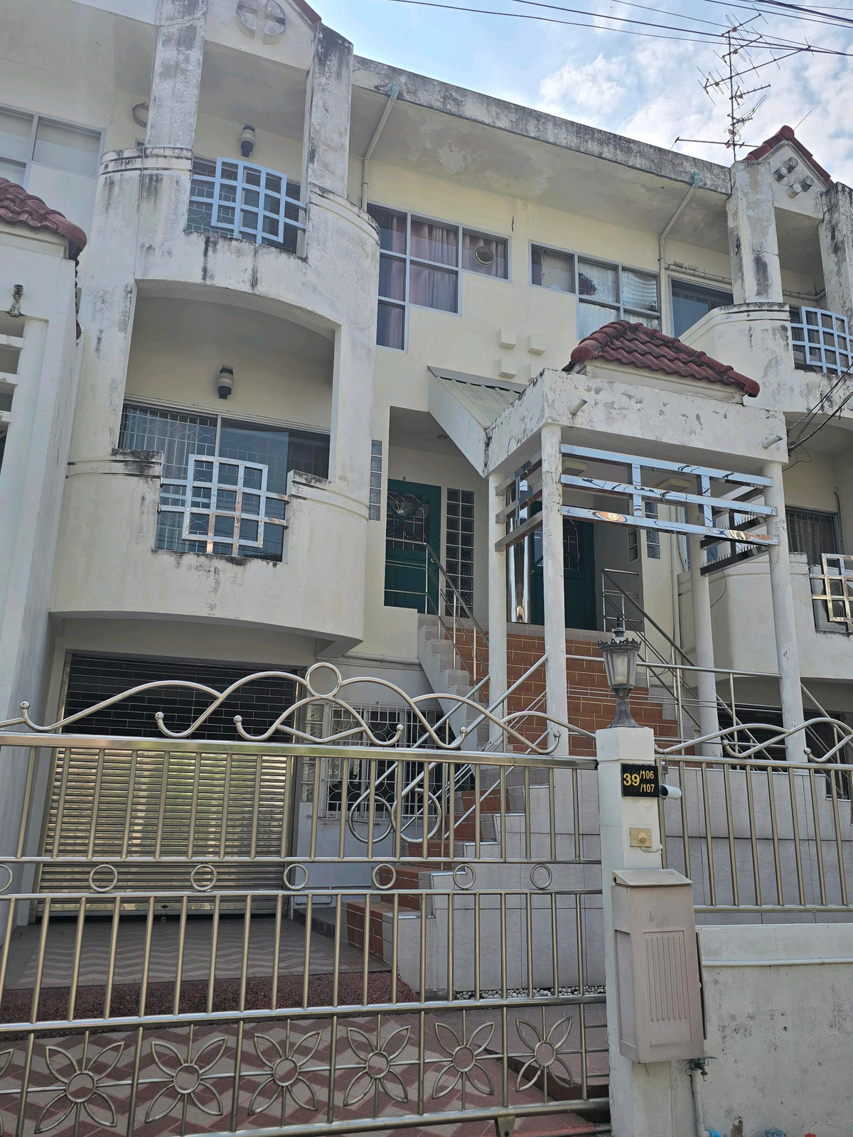 ขายทาวน์โฮมราษฎร์บูรณะ สุขสวัสดิ์ : ขายทาวน์โฮม 2 หลังติดกันหมู่บ้านริมสวน 2 ประชาอุทิศ ทุ่งครุ 45 ตร.วา สภาพดี ราคาถูก